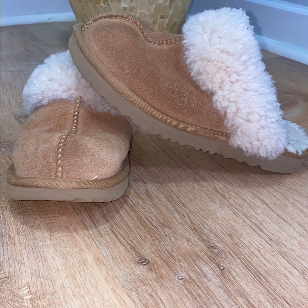 UGG Kids Cozy Shearling-Lined Slip-On Clog - Chestnut